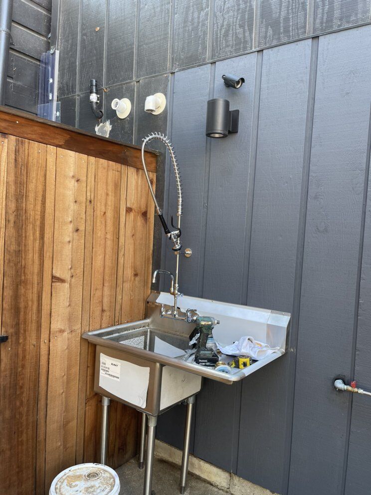 Commercial fixture supply and drain connections